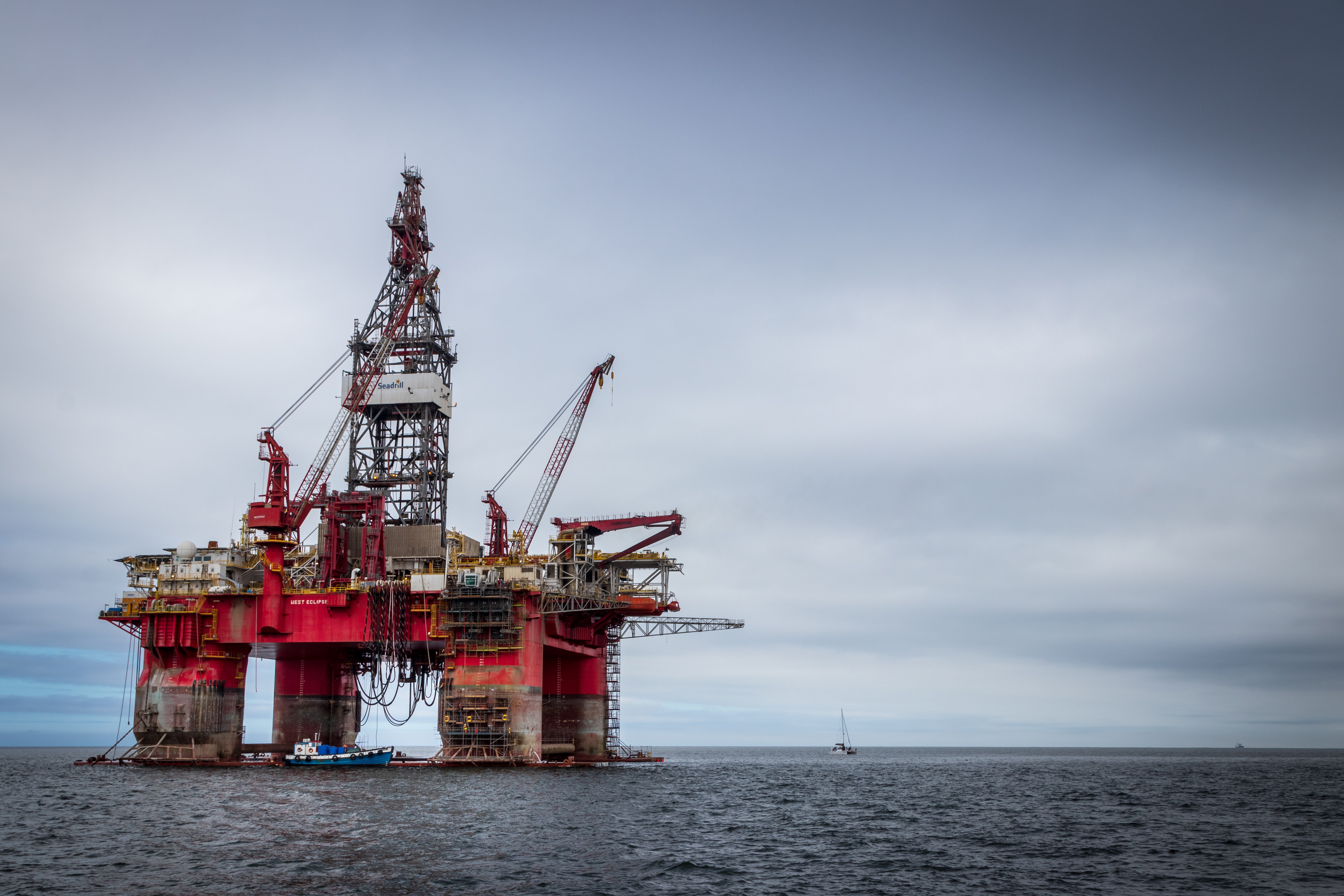ПРАЙМ: Центр РЭ о решении продлить сокращение добычи нефти