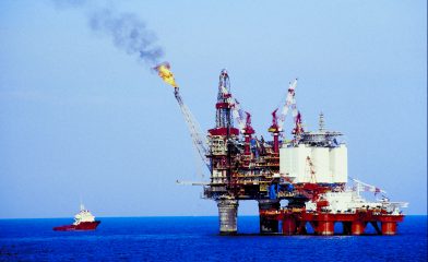 «Известия»: каким будет потолок цен на российскую нефть