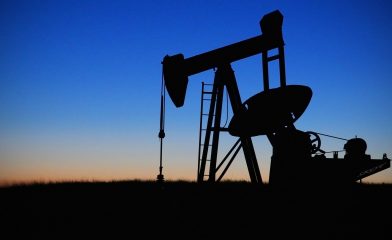 Lenta.ru: эксперты предсказывают России падение добычи и экспорта нефти