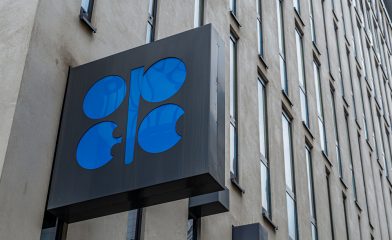 По данным ОПЕК, в январе и феврале РФ добывала по 9,8 млн баррелей нефти в сутки